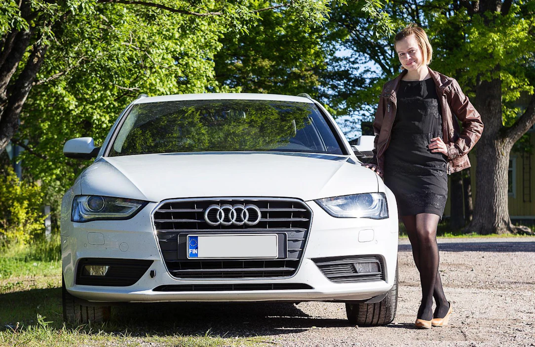 Riikka Pakarisen Audi on niellyt urheasti kilometrejä, usein täyteen ahdettuna, joskus mehut ja jäätelöt takapenkkiä turmellen.