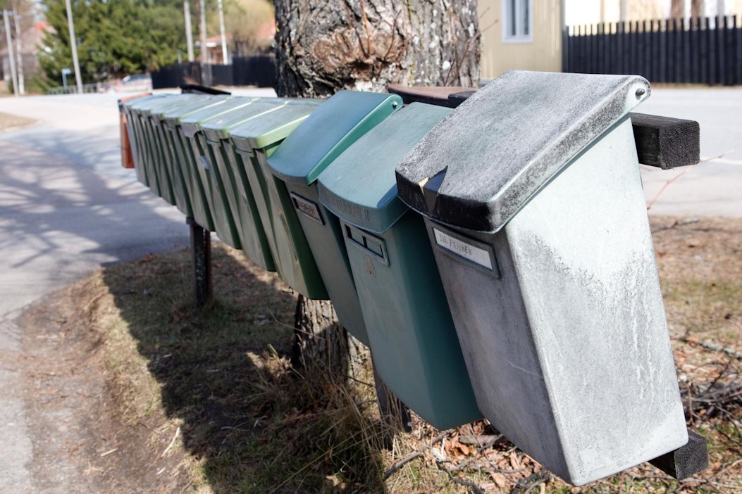 Perjantain posti saattaa myöhästyä lumisateiden ja lakon vuoksi.