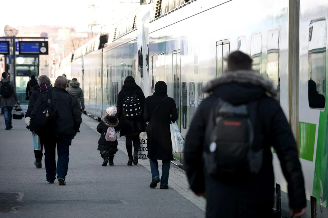VR:n kaukoliikenteen matkojen määrä kasvoi viime vuonna 4,4 prosenttia 13,6 miljoonaan. LEHTIKUVA / MIKKO STIG