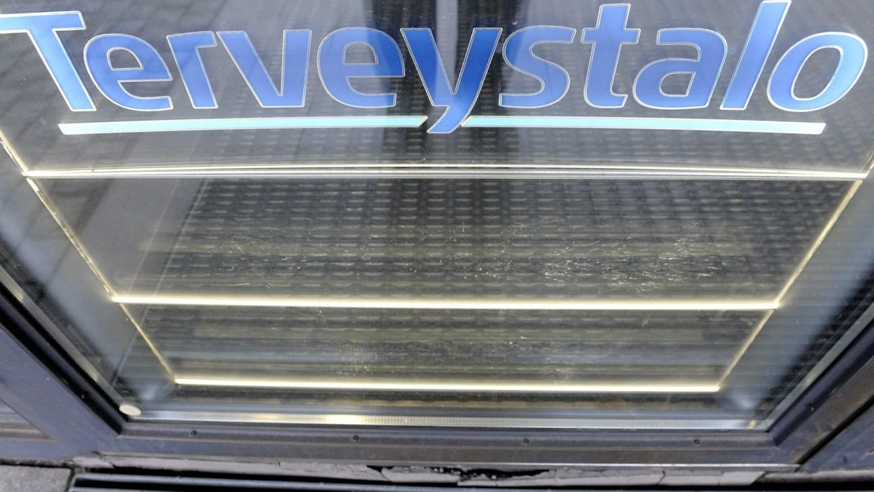 Terveystalon mukaan irtisanomisten määrä pieneni alkuperäisestä arviosta, koska osa henkilöstöstä pystyttiin sijoittamaan muihin tehtäviin. LEHTIKUVA / HEIKKI SAUKKOMAA