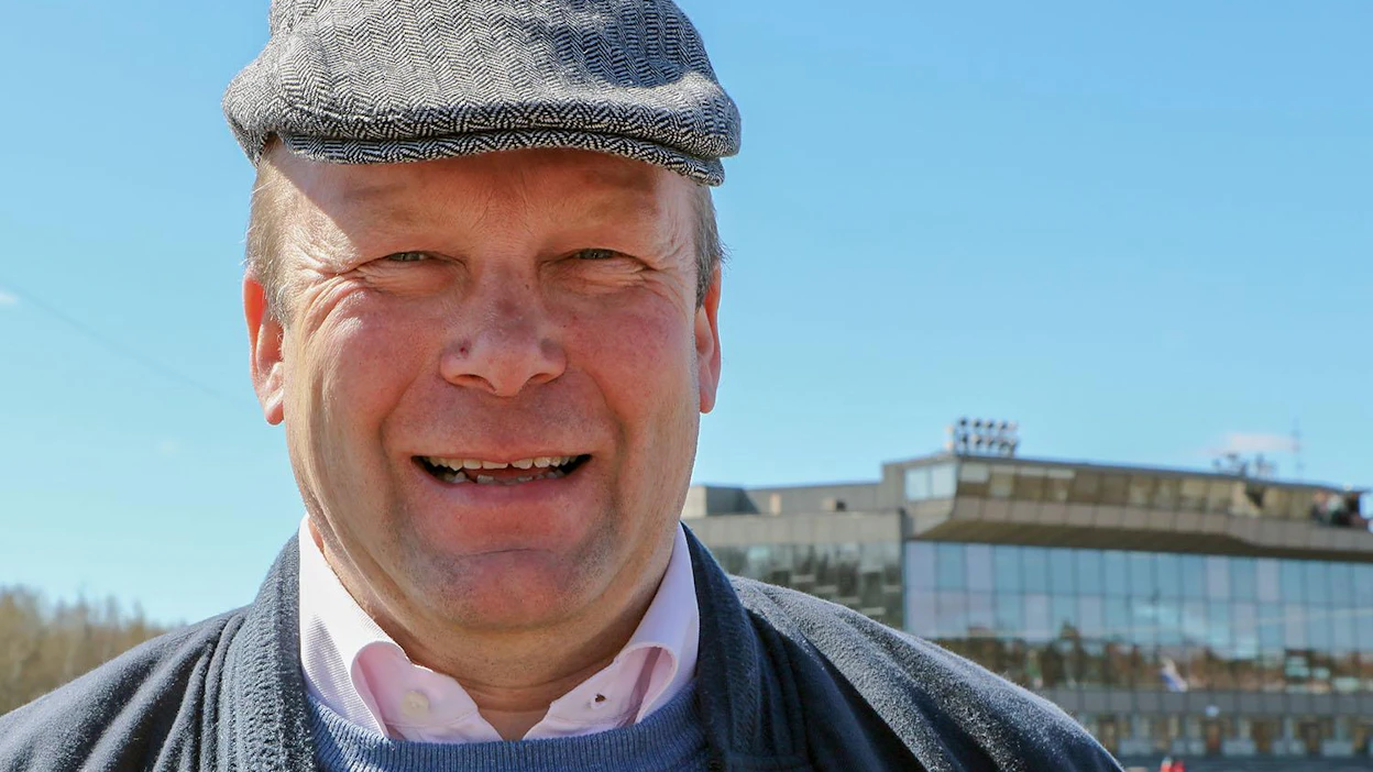 Ei huono! Petri Salmelan osaomistama kolmevuotias jenkkiori Captain Corey voitti tyylikkäästi rapakon takana oman karsintansa ja on ensi lauantain The Hambletonianin finaalin suosikkeja.