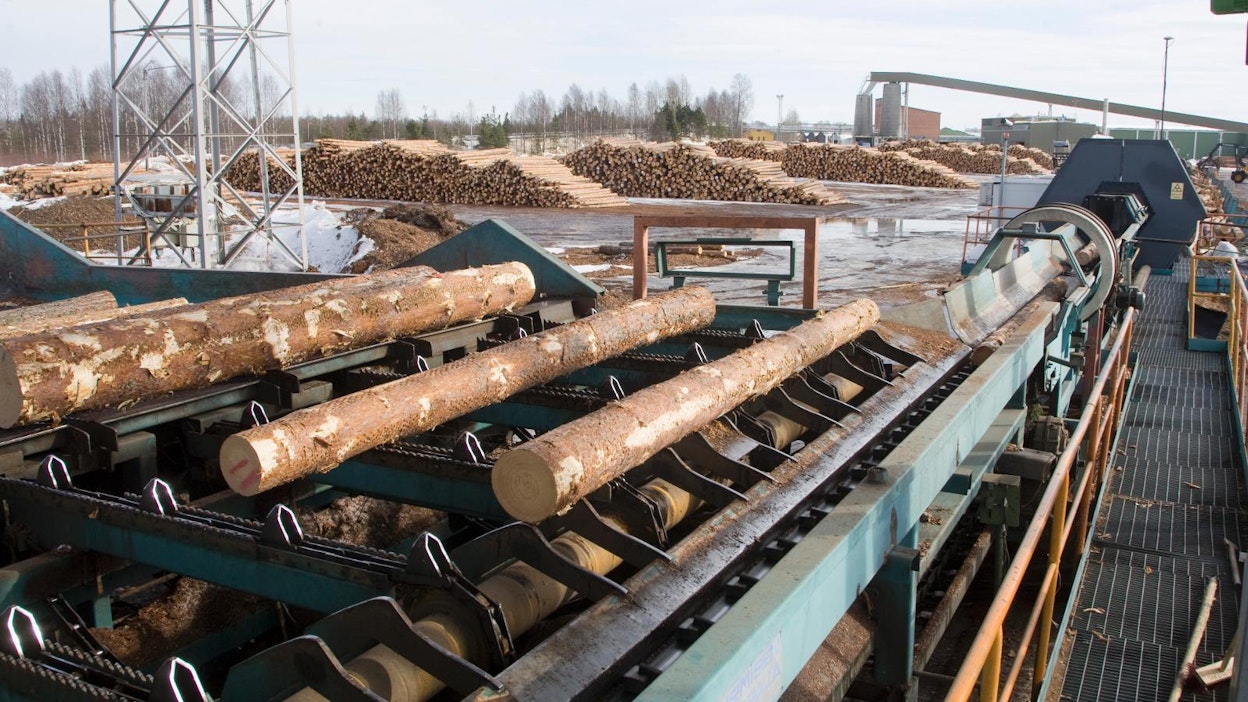 Suomen viennistä Britanniaan kolmanneksen muodostaa metsäteollisuus. Sahatavaran viennissä Britannia kuuluu tärkeimpiin ostajiin.
