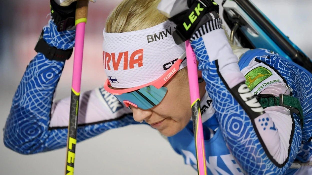 Kaisa Mäkäräinen ylsi seitsemänneksi naisten ampumahiihdon maailmancupin kymmenen kilometrin takaa-ajokisassa Itävallassa. LEHTIKUVA / ANTTI AIMO-KOIVISTO