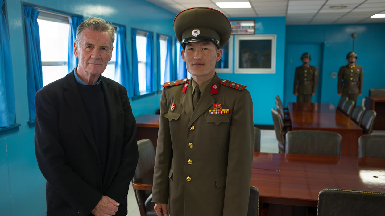 Michael Palin vierailee Pohjois-Koreassa myös demilitarisoidulla rajavyöhykkeellä.
