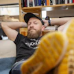 Mikko Koskinen teki aiemmin töitä lähes kellon ympäri. Nykyään hän osaa antaa itselleen myös omaa aikaa.