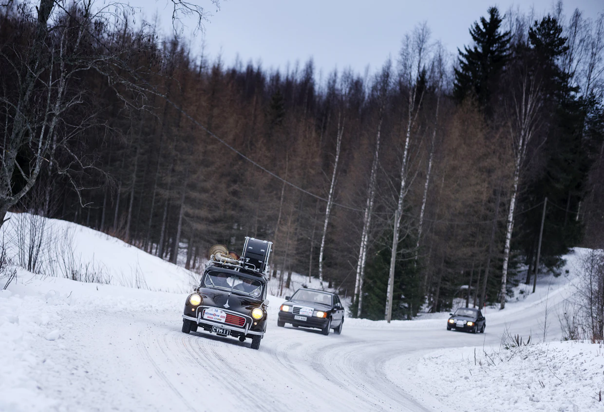 Brittiläinen teräsosaaminen oli korkealla tasolla, mutta kylmähauraus vaivasi vielä Morris Minorin valmistumisen aikaan teräksiä kaikkialla maailmassa.