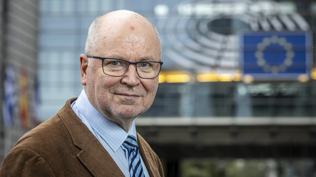 Kirjaus metsäpäätösvallan siirtämisestä EU:lle tuli Eero Heinäluoman mukaan ”puskista” parlamentin perussopimusvaliokunnan mietintöön, jolla otetaan kantaa EU:n laajentumisen edellyttämään perussopimusten muuttamiseen.