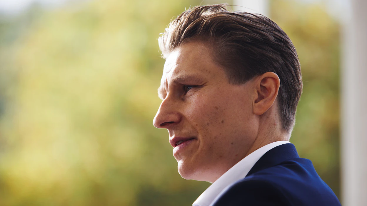 Puolustusministeri Antti Häkkänen (kok.) painottaa paikallispuolustuksen merkitystä maanpuolustustahdolle.