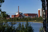 Uudistusta valmistellaan parhaillaan työ- ja elinkeinoministeriössä. Yhtenä tavoitteena on nopeuttaa ydinlaitoshankkeiden toteuttamista. LEHTIKUVA / Roni Lehti. 