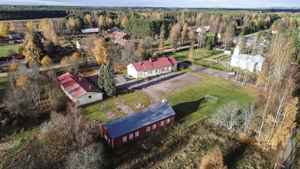 Maaseudun asuntomarkkinnat ovat kivikkoiset. Kylien yhdistyksiltä voi saada tietoa hiljaisessa myynnissä olevista kohteista.
