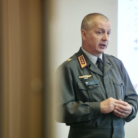 Reserviin siirtyvä kenraaliluutnantti Petri Hulkko on johtanut maavoimia vuodesta 2017 alkaen. LEHTIKUVA / HEIKKI SAUKKOMAA