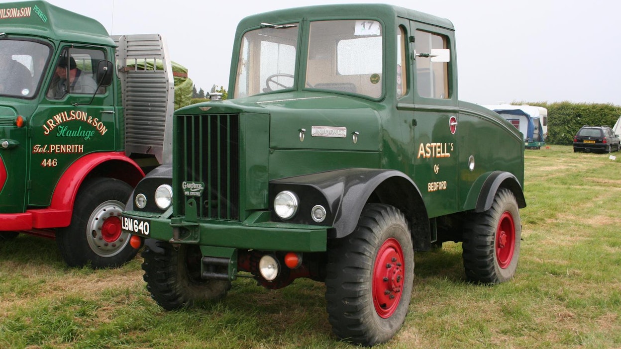 Unipower Hannibal -traktoria valmistettiin vuosina 1937–68, Perivalessa, Middlesexissä, Englannissa.
