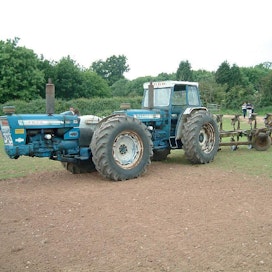 Essexin Maldonissa toimineen Doen suurin malli oli kahdesta Ford 7000 -mallista yhdistetty Doe 180. SAE-hevosvoimia yhdistelmässä oli 202. Tandem-traktoreiden suosio alkoi 60-luvun lopulla hiipua. Myös Englannin uudet turvaohjaamomääräykset hankaloittivat tuotannon jatkamista: hytin kun olisi pitänyt kestää kahden traktorin paino. Viimeiset Doet valmistuivat 70-luvun alussa.
