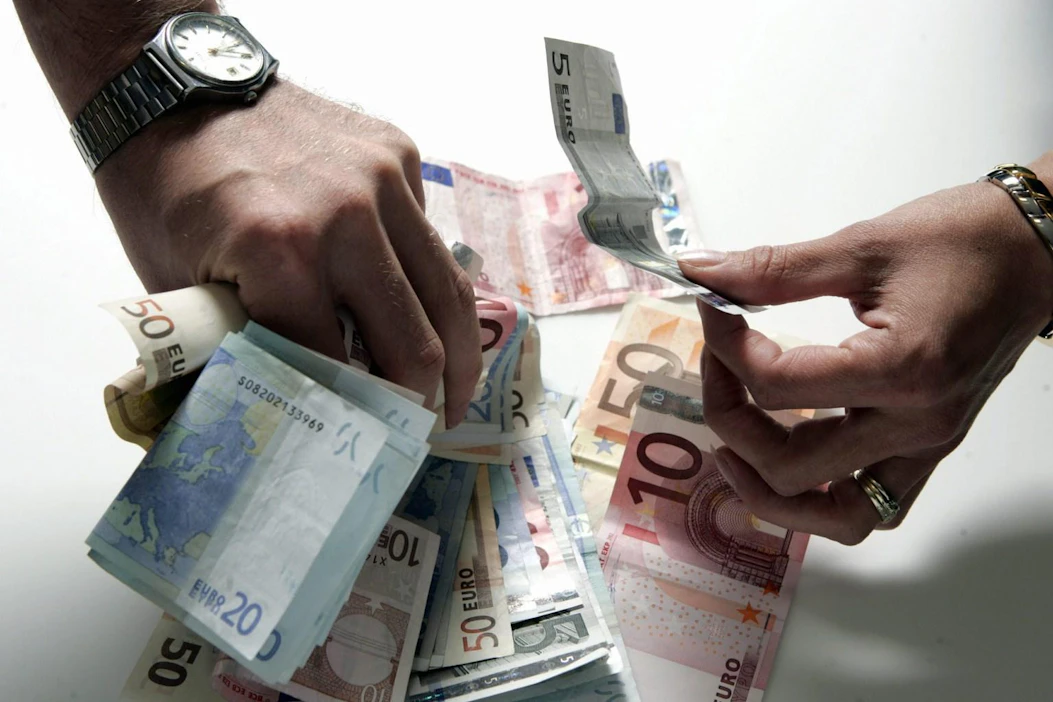 Toimitusjohtajien vuotuinen kiinteä palkanosuus oli viime vuonna keskimäärin 408 000 euroa. LEHTIKUVA / RONI REKOMAA