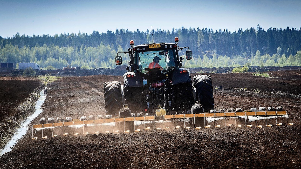 Hallitus tavoittelee turpeen energiakäytön puolittamista 2030 mennessä. Joka kolmas suomalainen haluaisi lopettaa sen kokonaan.