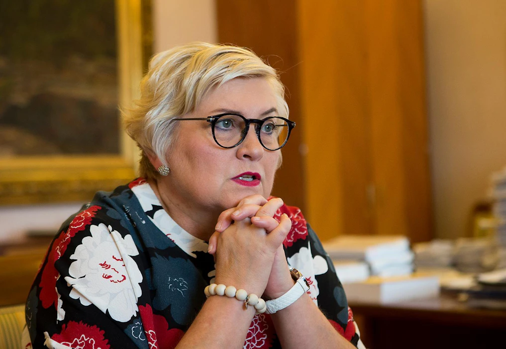 Kunta- ja uudistusministeri Anu Vehviläisen mukaan maakunta- ja soteuudistuksen lopputuloksena maakuntia saattaa olla vähemmän kuin suunnitellut 18.