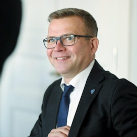 Petteri Orpon johtama kokoomus on yhä maan suosituin puolue. Arkistokuva. LEHTIKUVA / Antti Aimo-Koivisto