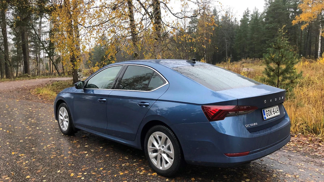 Škoda Octavia on yksi tämänvuotisista uutuusautoista, joka kisaa Vuoden Auto 2021 -tittelistä.
