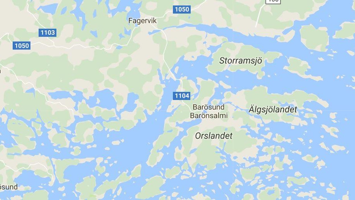Elisaari (ruotsiksi Älgsjölandet) sijaitsee Inkoon saaristossa. Sen naapurisaareen Bärönsalmeen on siltayhteys mantereelta.