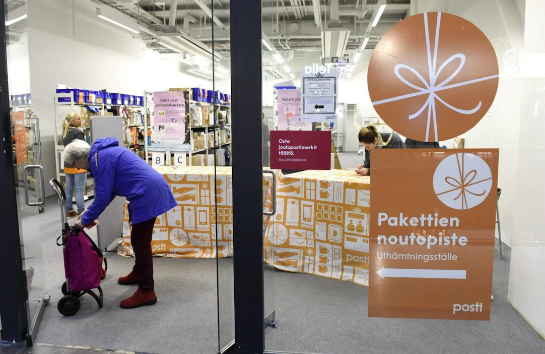 Postin väliaikainen pop up -palvelupiste kauppakeskus Iso Omenassa Espoossa. LEHTIKUVA / HEIKKI SAUKKOMAA