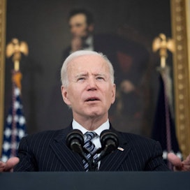 Yhdysvaltain presidentti Joe Biden on julistanut odotetusti, että kaikki amerikkalaiset aikuiset voivat hakeutua koronarokotuksiin jo kahden viikon kuluttua 19. huhtikuuta mennessä. LEHTIKUVA/AFP
