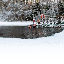 Likolammen talviuintipiste sijaitsee Valkealan uimahallin vieressä. Avantoon pulahdetaan vuosittain yli 15 000 kertaa.