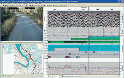 GPS-paikannin ohjaa urakoitsijan oikeaan paikkaan ja tukena on lisäksi sekä video- että karttakuva tiealueesta. Oikealla puolen ylimpänä tutkakuva maaperästä, sen alla pudotuspainolaitteella tehty tien kantavuusmittaus. Keskimmäisenä grafiikkakuvat käytettävistä materiaaleista ja niiden määristä sekä asennuskohdista. Alimpana punaisella ja sinisellä värillä Odemark-mitoituksella lasketut kantavuuskäyrät ennen ja jälkeen kunnostuksen.