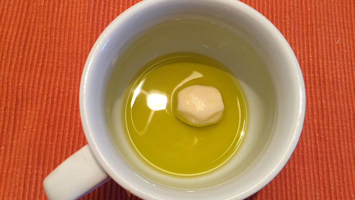 Talonpojan suppo syntyy espanjalaisen perimätiedon mukaan valkosipulista, jota liotetaan oliiviöljyssä.