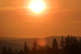 Himmeämpi aurinko, viileämpi ilmasto? Kuvassa aurinko Ivalossa.