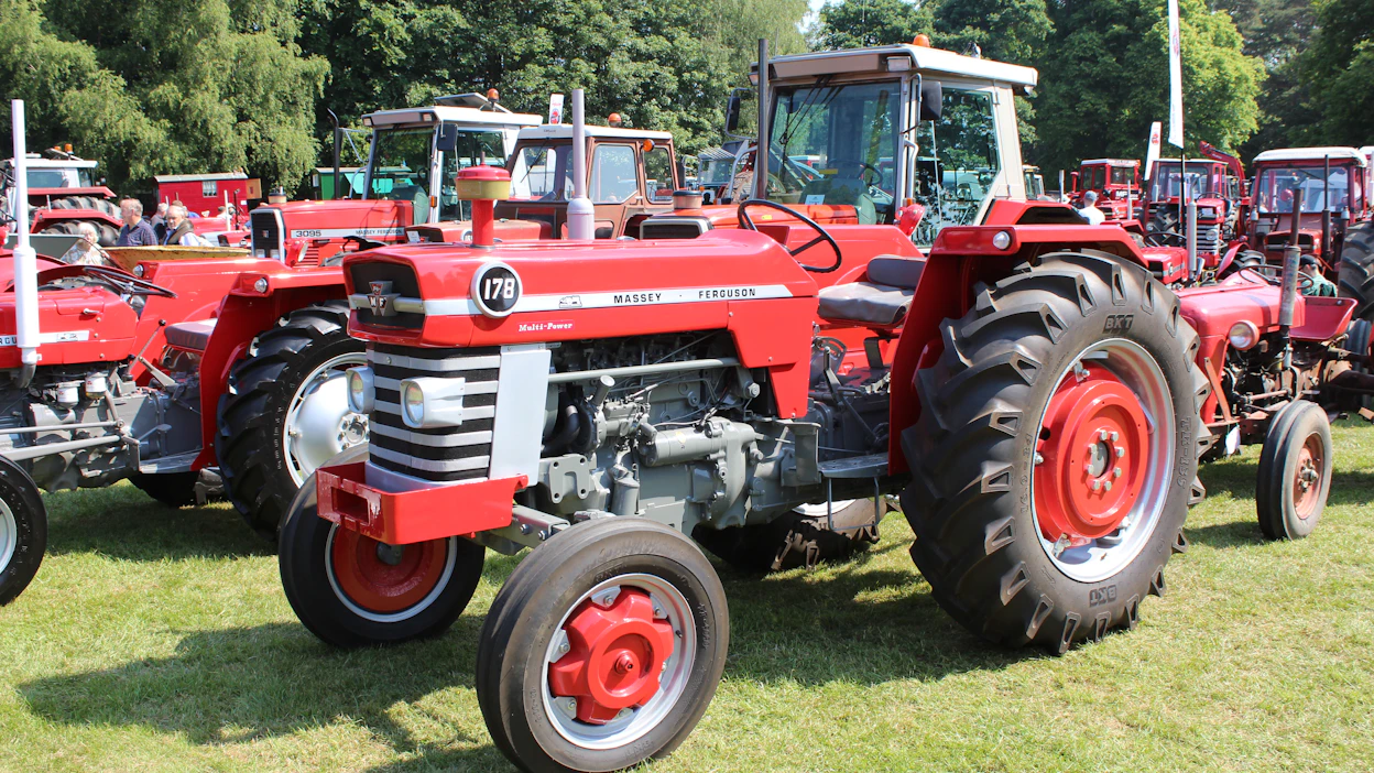 Massey-Fergusonin eurooppalaisen 100-sarjan tehokkaimmaksi malliksi tuli v. 1968 Englannissa ja Ranskassa tehty MF 178. Erona 175-malliin oli poraukseltaan 2,5 milliä suurempi ja 6 hv tehokkaampi Perkins 4.248 -moottori, 5 senttiä pidempi akseliväli ja vakiovarusteisiin kuulunut Multi-Power -pikavaihde. 178:n tilalle tuli v. 1971 MF 185.