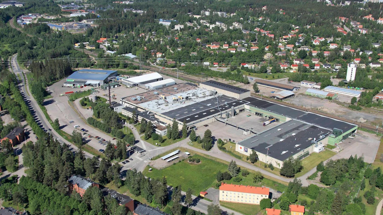 Suunniteltu investointi ei lisäisi Stora Enson Lahden tehtaan kapasiteettia, mutta tehostaisi toimintaa ja lisäisi tehtaan kilpailukykyä, yhtiö kertoo.
