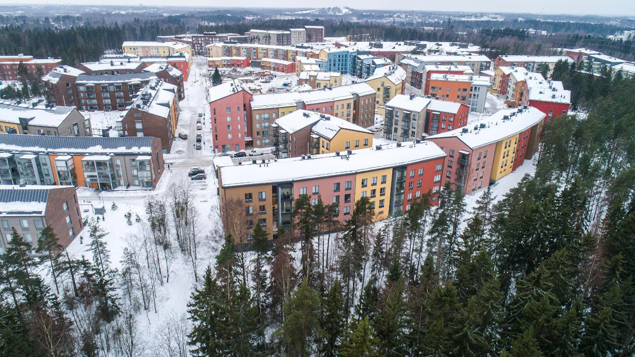 Ympäristöministeriön mukaan viherväylien tarve on suurin tiheään asutuilla alueilla, joissa väylät ovat usein jo virkistysalueita. Kuvassa Helsingin Kuninkaantammi.