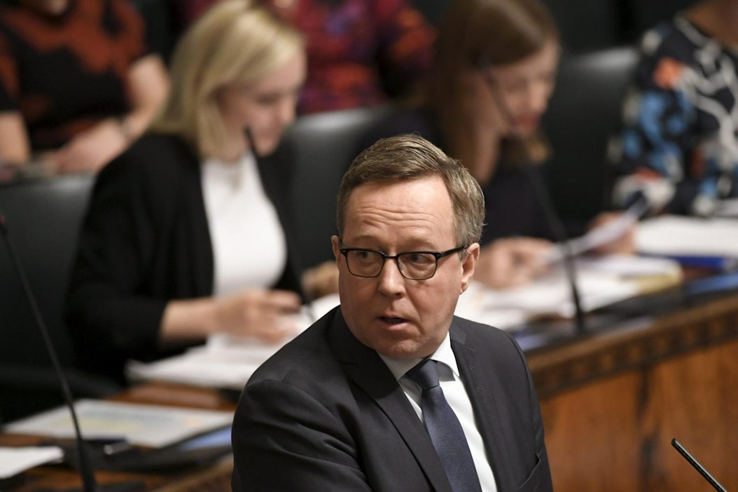 Valtiovarainministeri Mika Lintilä (kesk.) eduskunnan täysistunnossa.