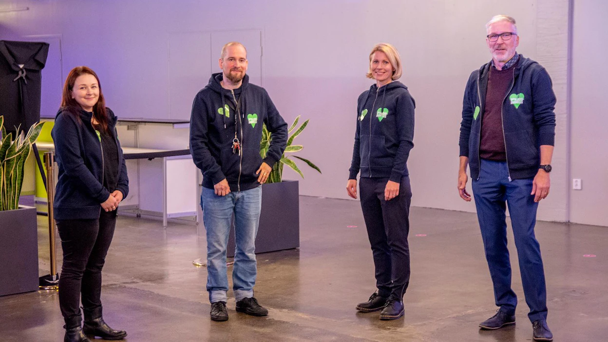 Janita Lehtivirta (vas.), Pauli Istermaa, Minna Salonen ja Veli-Matti Puutio keskustelivat Osuuskauppa Arinan uudesta tulospalkkiomallista.