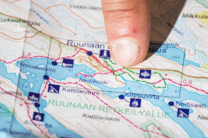 Ruunaan retkeilyalue sijaitsee noin 30 kilometriä Lieksasta itään. Suurin osa Ruunaan kävijöistä tulee noin 200 kilometrin säteen sisältä.