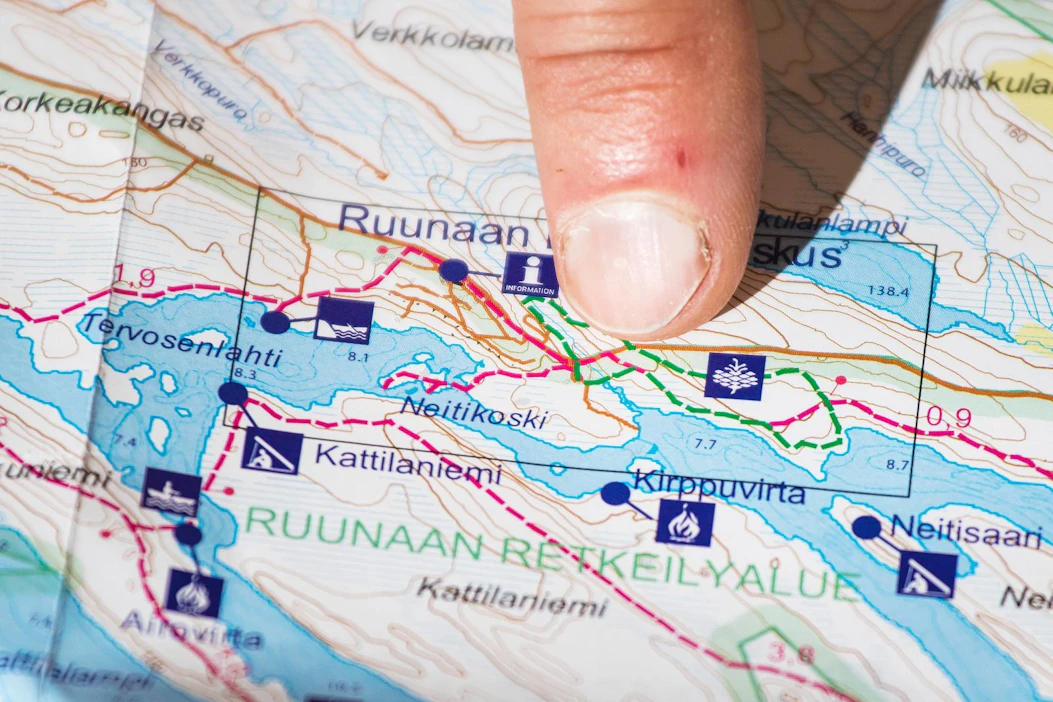 Ruunaan retkeilyalue sijaitsee noin 30 kilometriä Lieksasta itään. Suurin osa Ruunaan kävijöistä tulee noin 200 kilometrin säteen sisältä.