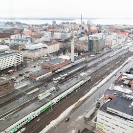 Pääradan kolmas raide ja tunnin junayhteys Tampere–Helsinki välillä on yksi tulevan hallituskauden tärkeistä aiheista Pirkanmaalla.