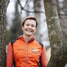  Marianne Mäkinen aloitti juoksuharrastuksen vasta lapsen saatuaan. Hän nousi ultrajuoksijoiden kärkikastiin ja maajoukkueeseen vasta lähes 50-vuotiaana.