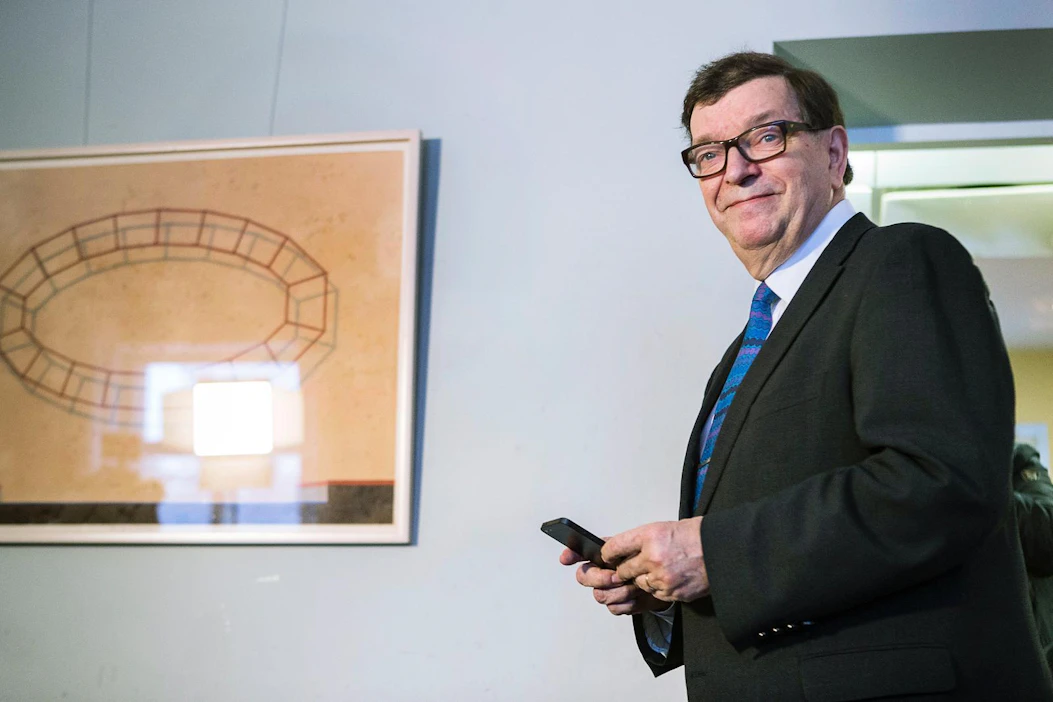 Väyrynen on perustellut puolueen perustamista suomalaisen politiikan tervehdyttämisellä. Martti Ahtisaari ei ilahtunut aloitteesta.
