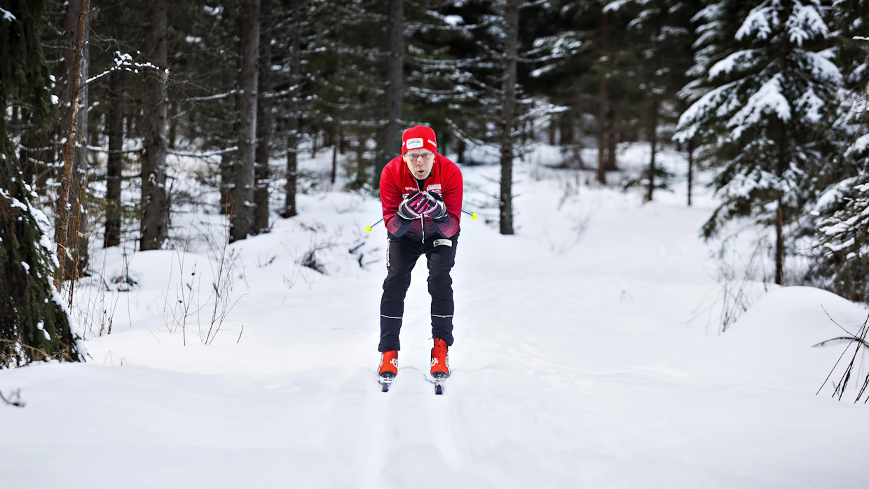 Tänä vuonna Veikko Ahonen, melkein 78 vuotta, ilmoittautui Pogostan hiihdon kuntosarjaan, sillä hän ajatteli, ettei ajan mittaamisella ole kauheasti väliä.