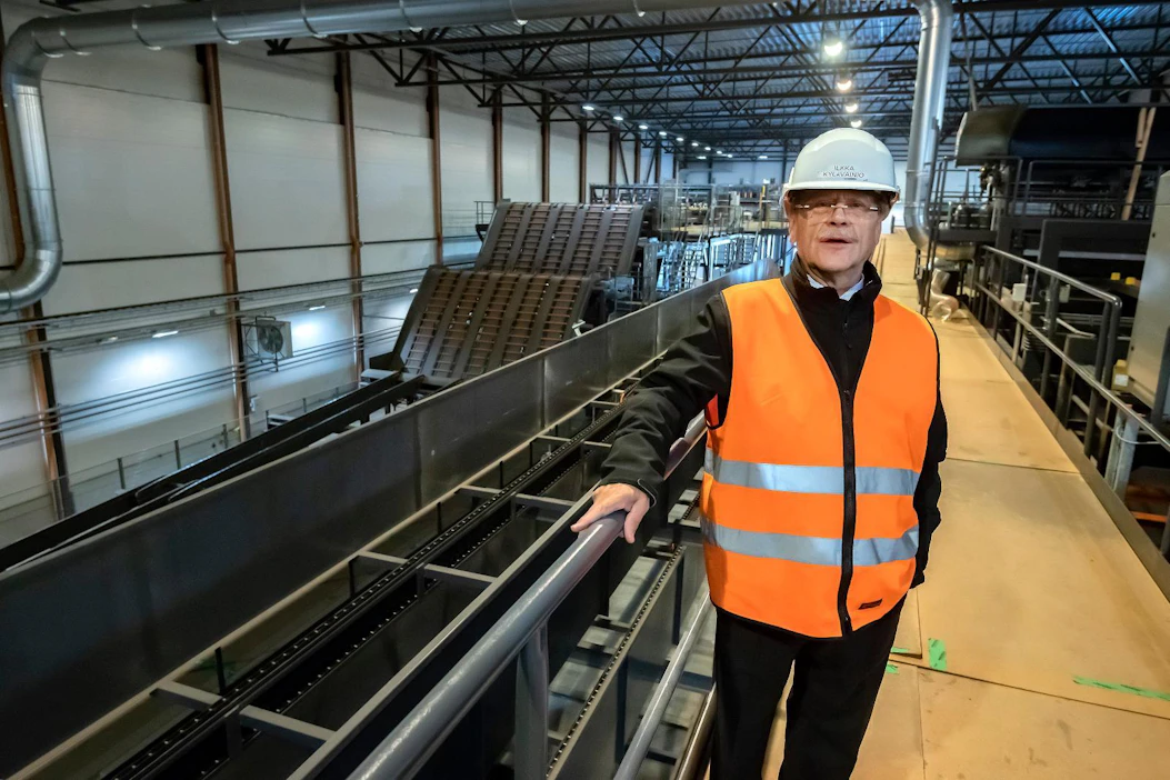 "Investoinnit mahdollistavat heikkenevästä suhdanteesta huolimatta tuotannon kasvattamisen ja turvaavat kilpailukyvyn", Keitele Groupin hallituksen puheenjohtaja Ilkka Kylävainio sanoo. Kuva on otettu viime elokuussa Alajärven uudella sahalaitoksella.
