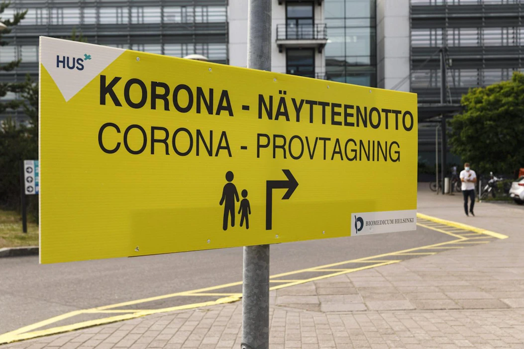 Koko epidemian aikana Suomessa on todettu noin 95 000 koronavirustartuntaa. Lehtikuva / Roni Rekomaa