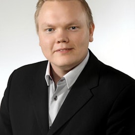 Kansanedustaja Antti Kurvinen (kesk.) suomii sekä perussuomalaisten että punavihreiden maahanmuuttopolitiikkaa.
