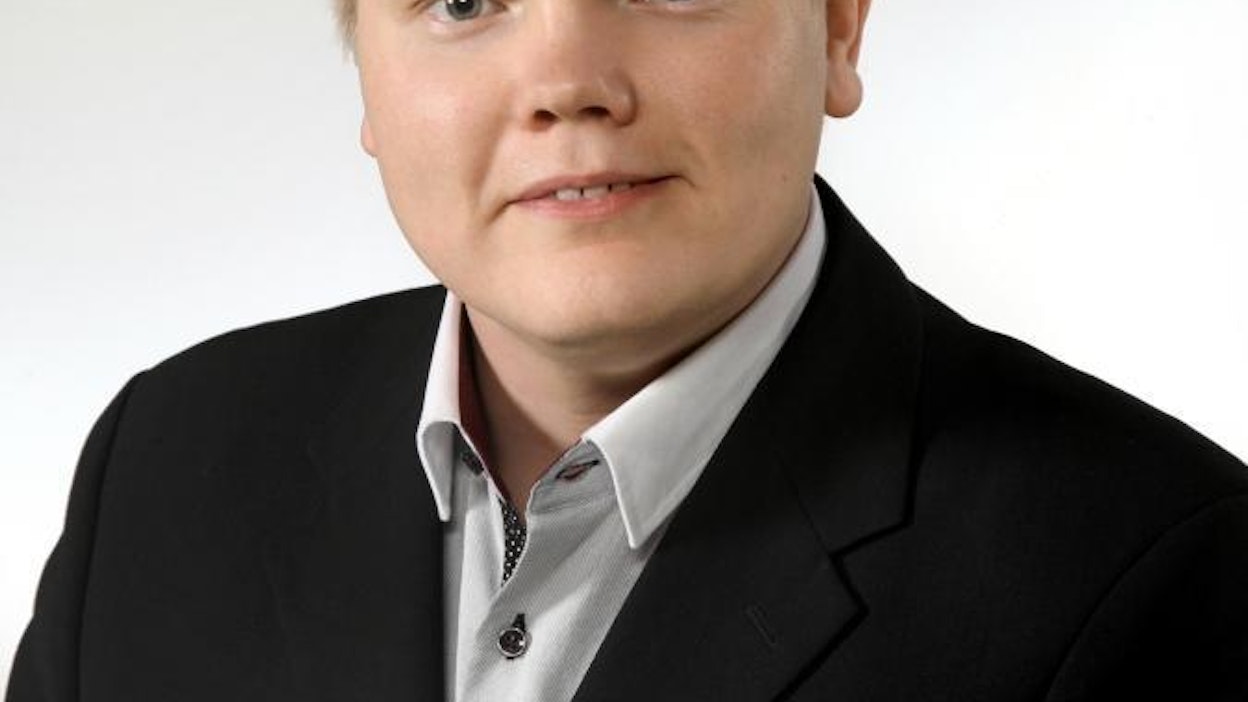 Kansanedustaja Antti Kurvinen (kesk.) suomii sekä perussuomalaisten että punavihreiden maahanmuuttopolitiikkaa.