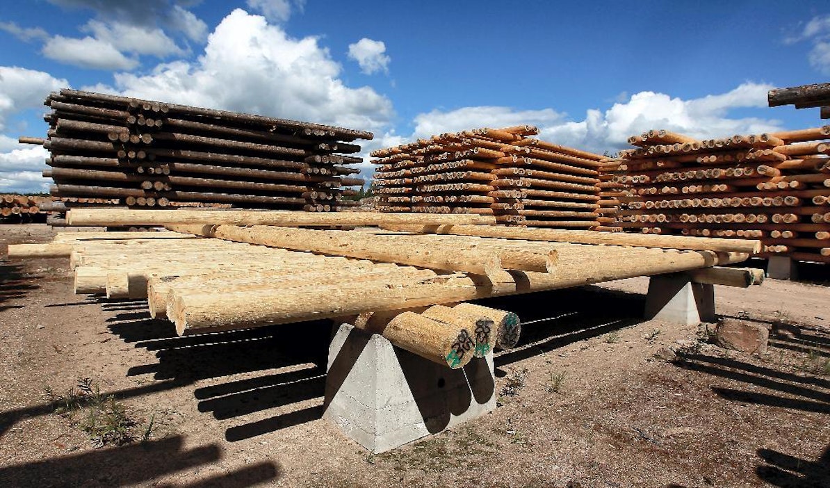 Maailmalle matkaavat pylväät ovat komea näky.