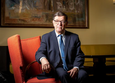 Väyrynen on liittynyt keskustan paikallisosaston jäseneksi Maalahdessa.