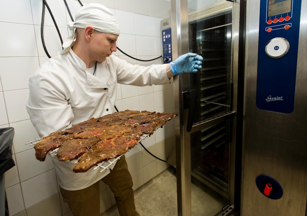 Timo Lahti on kesästä lähtien työskennellyt täyspäiväisenä lihankuivaajana.