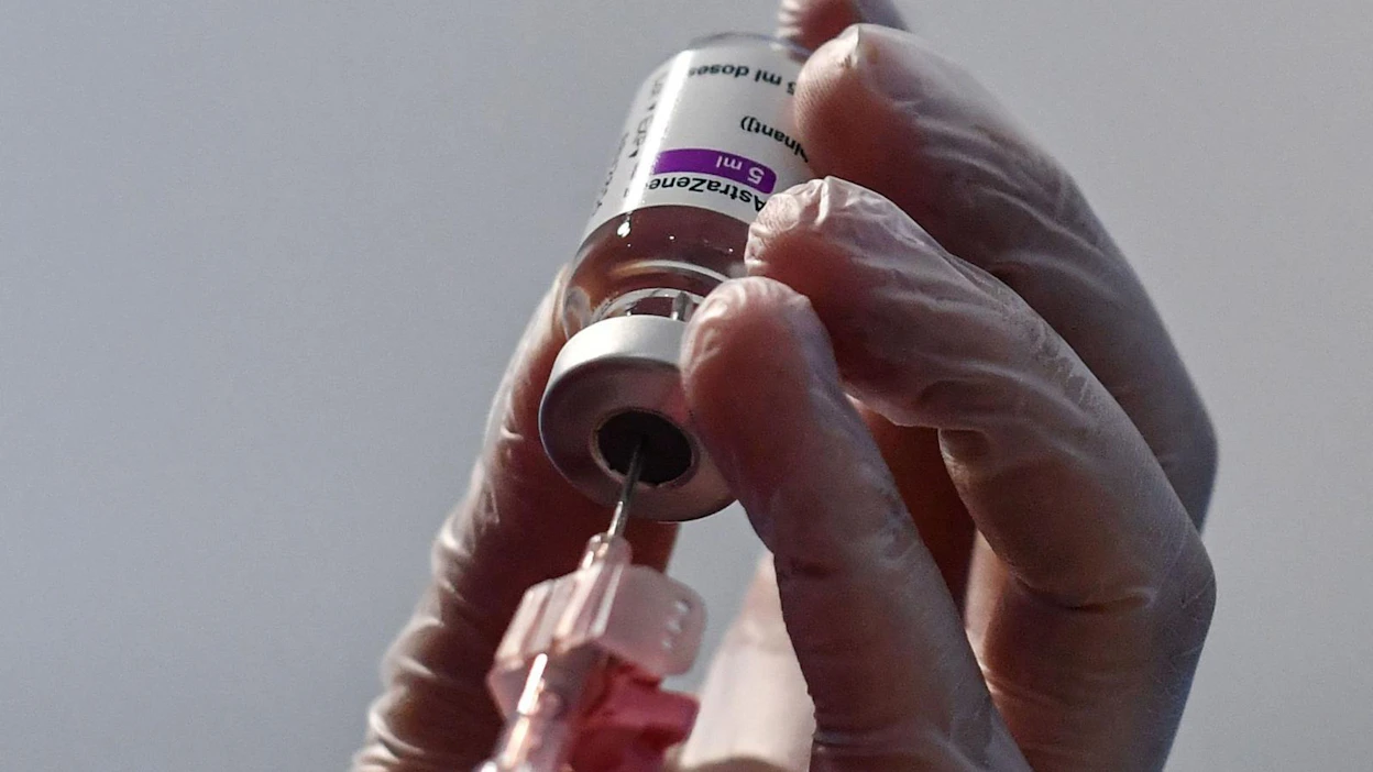 Maailman terveysjärjestö WHO:n vetämän covax-järjestelyn kautta rikkaat maat voivat tukea köyhempiä maita rokotteiden hankkimisessa.