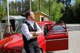 "Isäni lupasi minulle ja veljelleni mopojen sijaan autot, kun täytämme 18. Sain farmari Opel Rekordin, vaikka halusin Volvo Amazonin. Ostin sen itse, kun tulin tangokuninkaaksi", Kyösti Mäkimattila kertoo B18-moottorilla varustetusta vuoden 1966 silmäterästään. "Tällä on suorastaan mukava ajaa, kun vaihdoin renkaat ja iskarit. Näihin ja kupla-Volkkareihin saa varaosia ja ne ovat myös sijoituksia, joista saa rahansa pois. Kantsii pitää hyvänä, en esimerkiksi aja märällä kelillä."