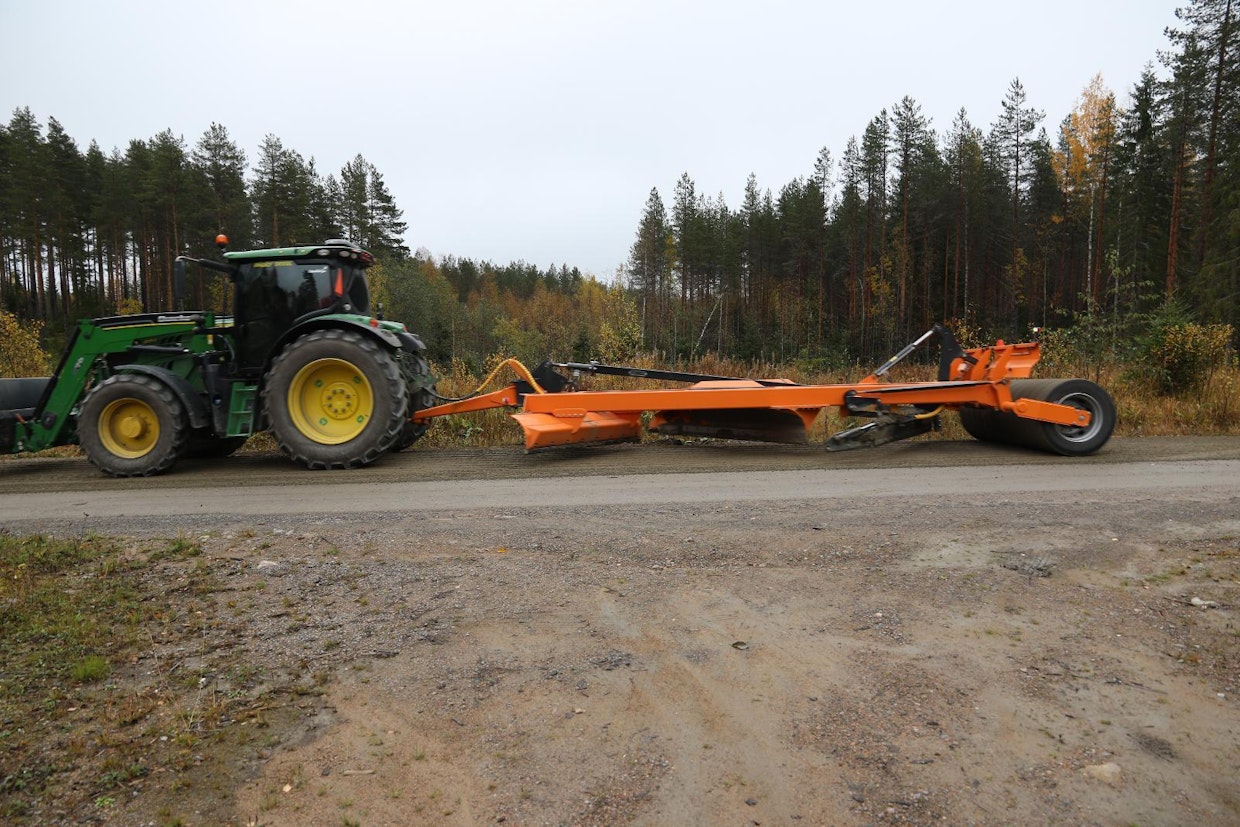 Järvisen kokemusten mukaan suurinta FMG:n lanaa ei kannata pienemmällä traktorilla vetää.